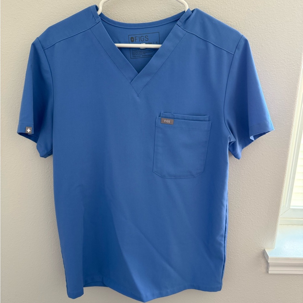 Figs Men's Short-Sleeve V-Neck Top in Royal Blue